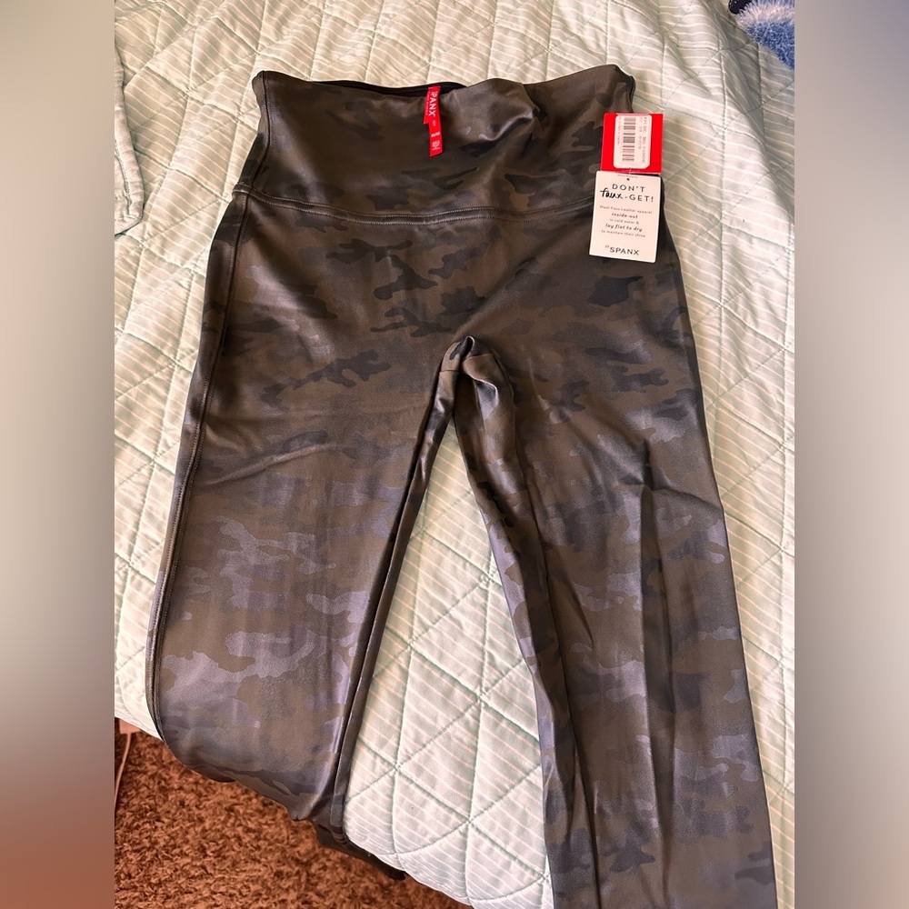 Spanx size M, green camo